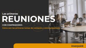 Reunión de trabajo entre compradores y vendedores en la venta de una empresa